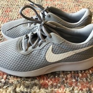 nike tanjun 41
